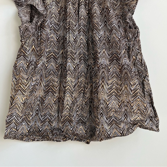 Jude Connally honey Ruffle flutter smocked Top Chevron Print Gold keyhole - Picture 5 of 13